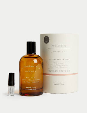 marksandspencer apothecary T225925 darkova sada aromaterapie apothecary warmth s vuni kardamomu a skorice s miniaturni vuni relax cena 699Kc b.jpg